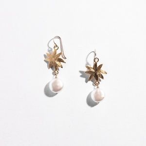 Elizabeth Showers Freshwater Pearl Drop Earrings